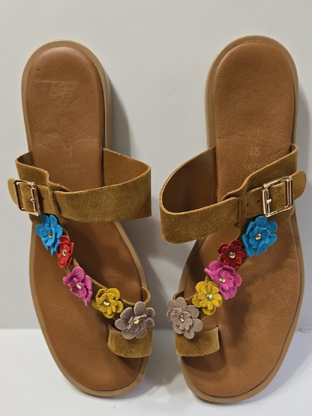 Sophia Milano Italy Women’s Leat Suede Floral Toe-Ring Sandals with Buckle Strap